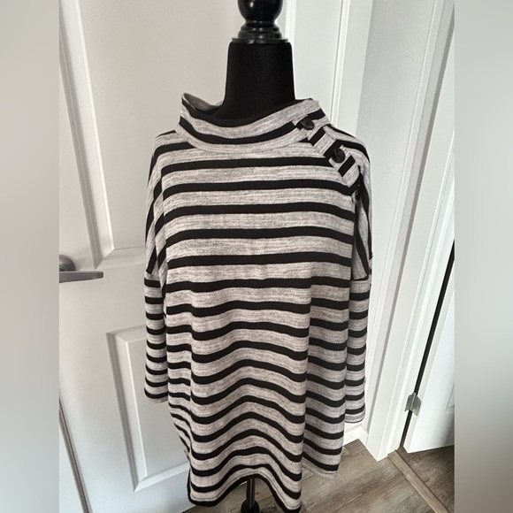 Chic Striped Cowl Neck Sweater in Black and Gray - Picture 1 of 4